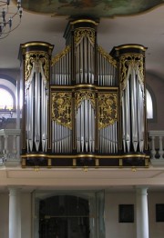 Vue de l'orgue depuis l'entrée du choeur (au zoom). Cliché personnel