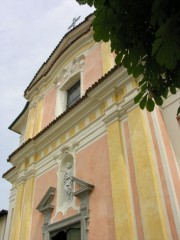 Façade de l'église St-Eusèbe de Castel San Pietro, Tessin. Cliché personnel (fin mai 2008)