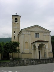 Vue de l'église de Lamone. Cliché personnel (fin mai 2008)