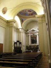 Autre vue de la nef en direction de l'orgue placé à gauche du choeur. Cliché personnel