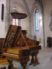 Clavecin de style italien dans le choeur de l'église paroissiale de Payerne. Cliché personnel