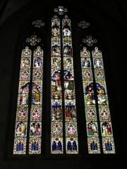Un grand vitrail dans le transept. Cliché personnel