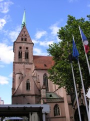 Vue de l'église St-Pierre-le-Jeune (protestant). Cliché personnel (août 2008)