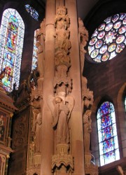 Vue du pilier du transept Sud (pilier des Anges ou du Jugement, 13ème s.). Cliché personnel