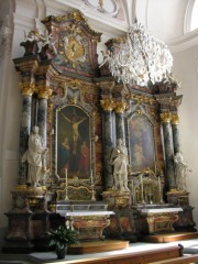 Les deux autels du transept sud (Crucifixion, Baptême du Christ). Cliché personnel