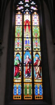 Le très beau vitrail axial de l'église. Cliché personnel