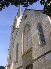 Vue de la façade de l'église Heiligkreuzkirche de Binningen. Cliché personnel (oct. 2008)
