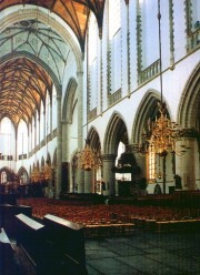 Haarlem, église St-Bavo. La nef. Crédit: www.uquebec.ca/musique/orgues/