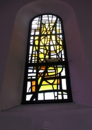 Vitrail de la nef, église cathol. de Colombier. Cliché personnel