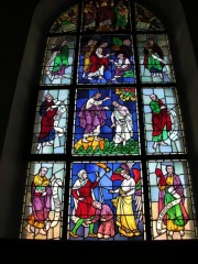 Eglise d'Ins. Un vitrail de P. Zehnder. Cliché personnel