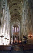 Nantes, cathédrale, la nef. Crédit: //fr.wikipedia.org/