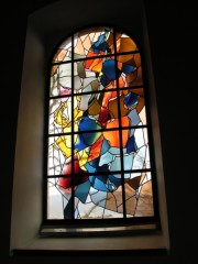 Vue du vitrail axial de la nef (dans le choeur). Cliché personnel