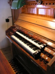 Vue de la console de l'orgue Goll. Cliché personnel