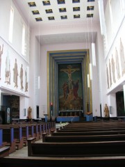 Vue intérieure de la nef, du choeur et de son décor monumental. Cliché personnel