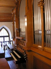 Vue en enfilade de l'orgue en tribune. Cliché personnel