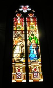 Autre vitrail néo-gothique de qualité (bas-côté gauche). Cliché personnel