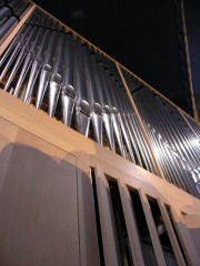 Vue de la Montre de l'orgue en contre-plongée. Cliché personnel