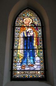 Le vitrail du choeur (Saint Pierre) de W. Roethlisberger, exécuté par Clément Heaton (1902). Cliché personnel