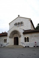 Façade néo-romane de l'église St-Paul. Cliché personnel (mai 2009)