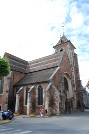 Vue de l'église de St-Jean-de-Losne. Cliché personnel (juin 2009)
