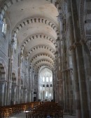 Nef romane et choeur gothique: Vézelay. Cliché personnel (juin 2009)