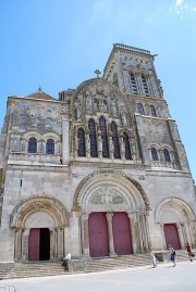 Façade de la Basilique de Vézelay. Cliché personnel (juin 2009)