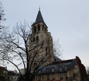 Vue de l'église de St-Germain-des-Prés. Cliché personnel (nov. 2009)