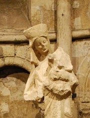 Le merveilleux visage de la Vierge à l'Enfant retrouvée lors de travaux de fouilles (vers 1250). Cliché personnel