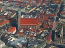Le Dom de Munich au riche équipement organistique. Crédit: http://de.wikipedia.org/w/index.php?title=Datei:Luftbild_M%C3%BCnchen_Dom_zu_Unserer_Lieben_Frau