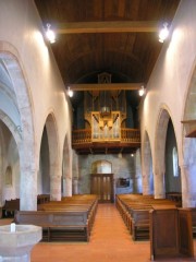 La nef du Temple de Môtiers et l'orgue Saint-Martin. Cliché personnel