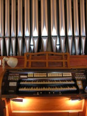La Sagne: claviers et Montre de l'orgue Ziegler. Cliché personnel (mai 2007)