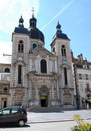 Vue de l'église St-Pierre de Chalon-sur-Saône. Cliché personnel (été 2009)