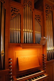 Vue de la façade de l'orgue avec la console. Cliché personnel