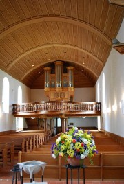 Vue intérieure de la nef avec l'orgue Metzler. Cliché personnel
