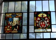 Deux vitraux dont l'un daté de 1610. Cliché personnel