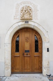 Une porte dans Twann: Fraubrunnenhaus. Cliché personnel