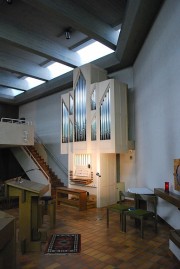 Vue intérieure de la chapelle catholique du Centre oecuménique d'Ittigen. Cliché personnel