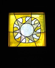 Dernier vitrail d'E. Reich, salle de recueillement. Cliché personnel
