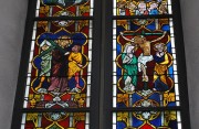 Deux panneaux de la verrière de la Passion (le Christ portant la croix et la Crucifixion: sommet du vitrail européen du Moyen Âge). Cliché personnel