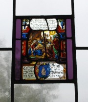 Un vitrail portant la date de 1728. Cliché personnel