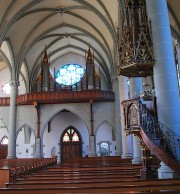 Vue de l'orgue avec la chaire au premier plan. Cliché personnel