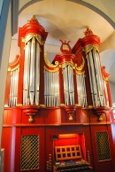Vue de l'orgue Kuhn en tribune, église de Riaz. Cliché personnel (fév. 2012)