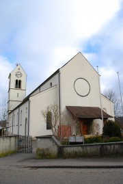 Vue de l'église catholique d'Oberwil (BL). Cliché personnel (mars 2012)