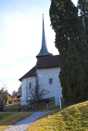 Vue de l'église de Einigen (choeur roman). Cliché personnel, mars 2012