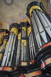 Très belle vue du buffet de l'orgue et de ses tuyaux. Cliché personnel