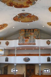 Rappel de l'intérieur baroque de l'église paroissiale voisine (avec le grand orgue). Cliché personnel