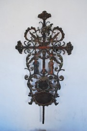 Un fer forgé, probablement gothique tardif, exposé au rez-de-chaussée de la chapelle de Marie. Cliché personnel