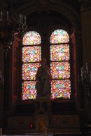 Un vitrail décoratif de cette église. Cliché personnel