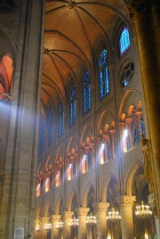 Perspective de la nef depuis le bras Sud du transept. Cliché personnel