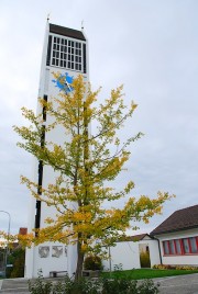 Vue de l'église réformée de Aadorf. Cliché personnel (automne 2012)